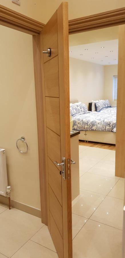 London Luxury Apartments 5 Min Walk From Ilford Station, With Free Parking Free Wifi エクステリア 写真