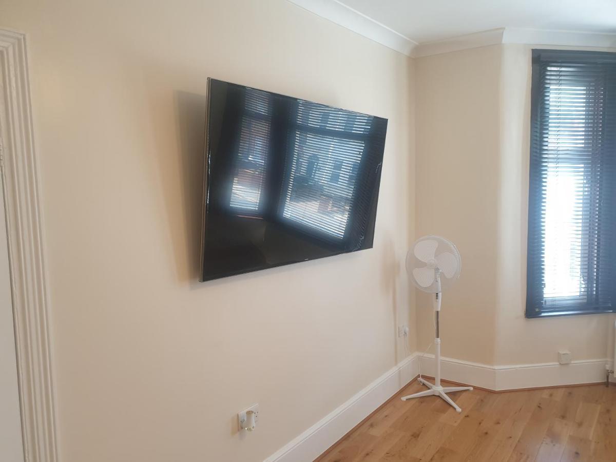 London Luxury Apartments 5 Min Walk From Ilford Station, With Free Parking Free Wifi エクステリア 写真