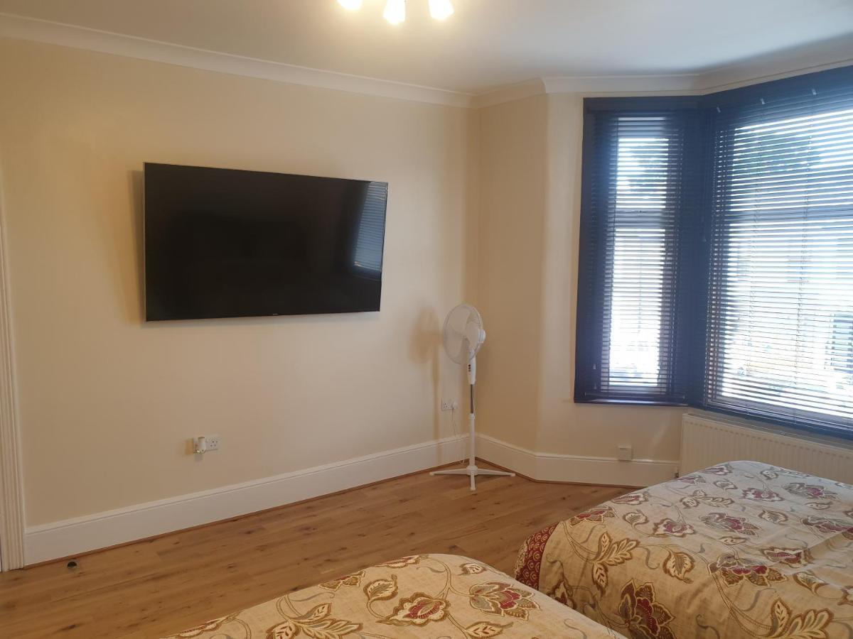 London Luxury Apartments 5 Min Walk From Ilford Station, With Free Parking Free Wifi エクステリア 写真