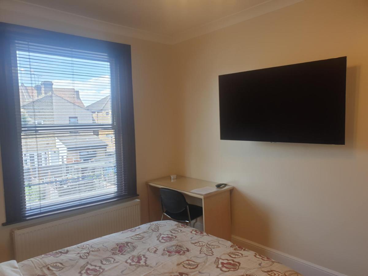 London Luxury Apartments 5 Min Walk From Ilford Station, With Free Parking Free Wifi エクステリア 写真